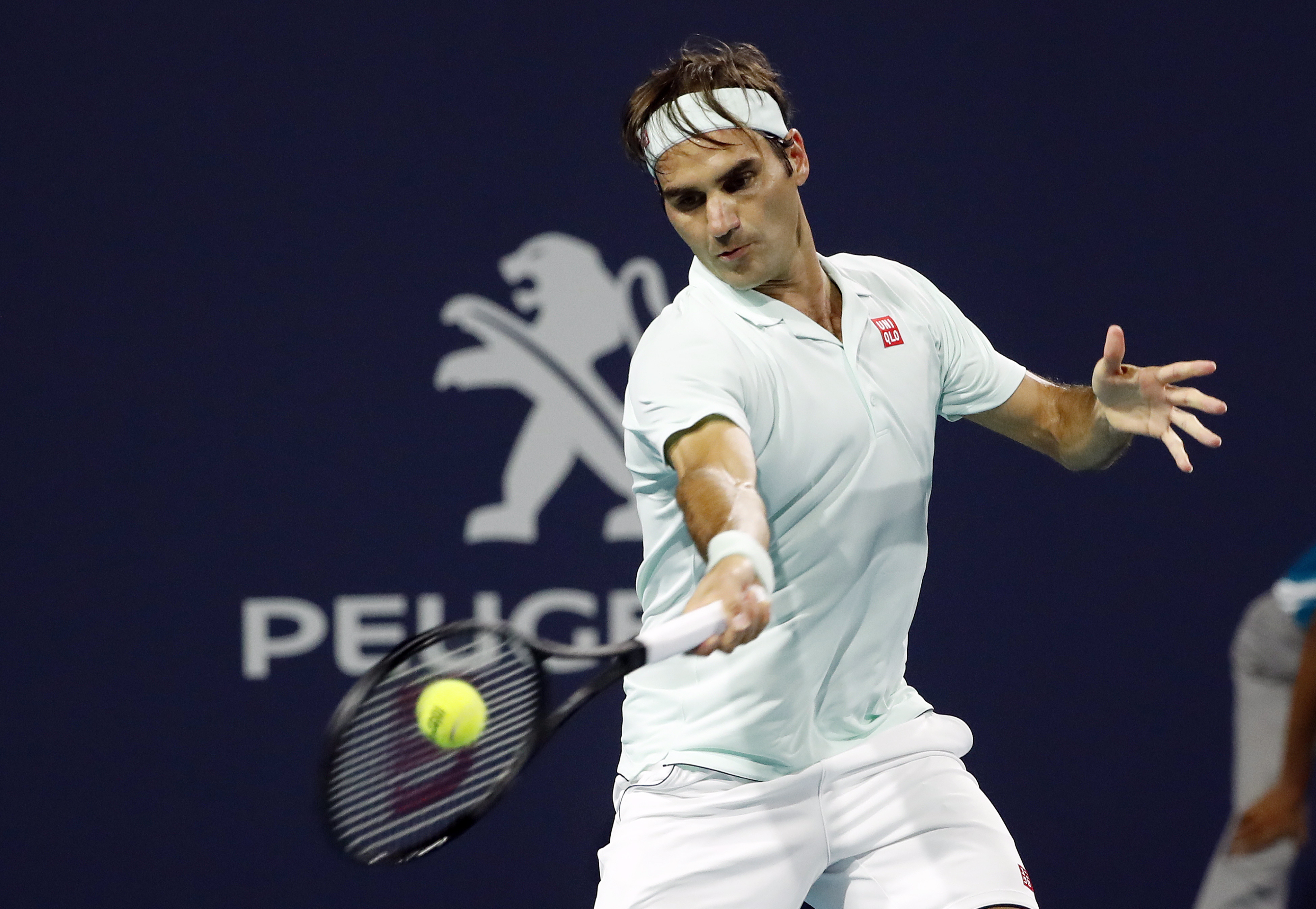 开云体育-费德勒重返赛场，重要助攻首场状态出色，MAD观众沸腾！-开云体育